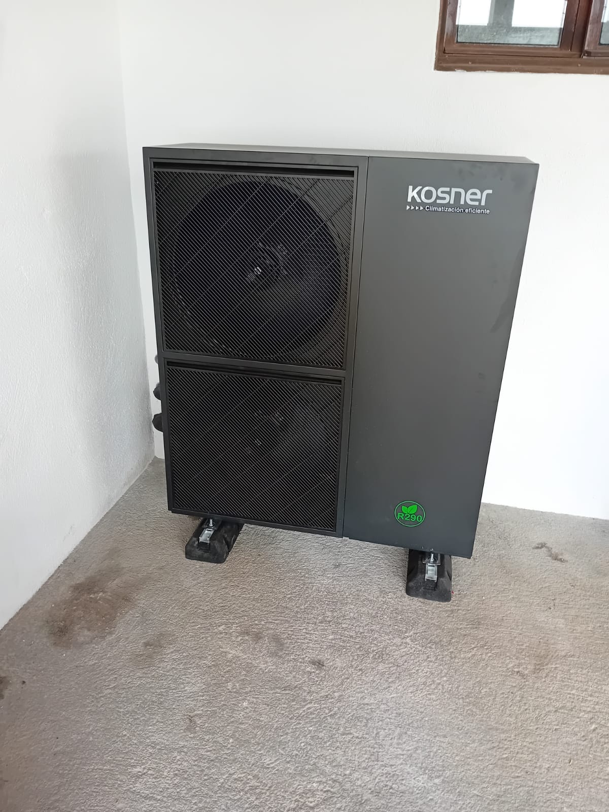 AEROTERMIA KOSNER UNIDAD EXTERIOR EN CASERIO EN URDAX