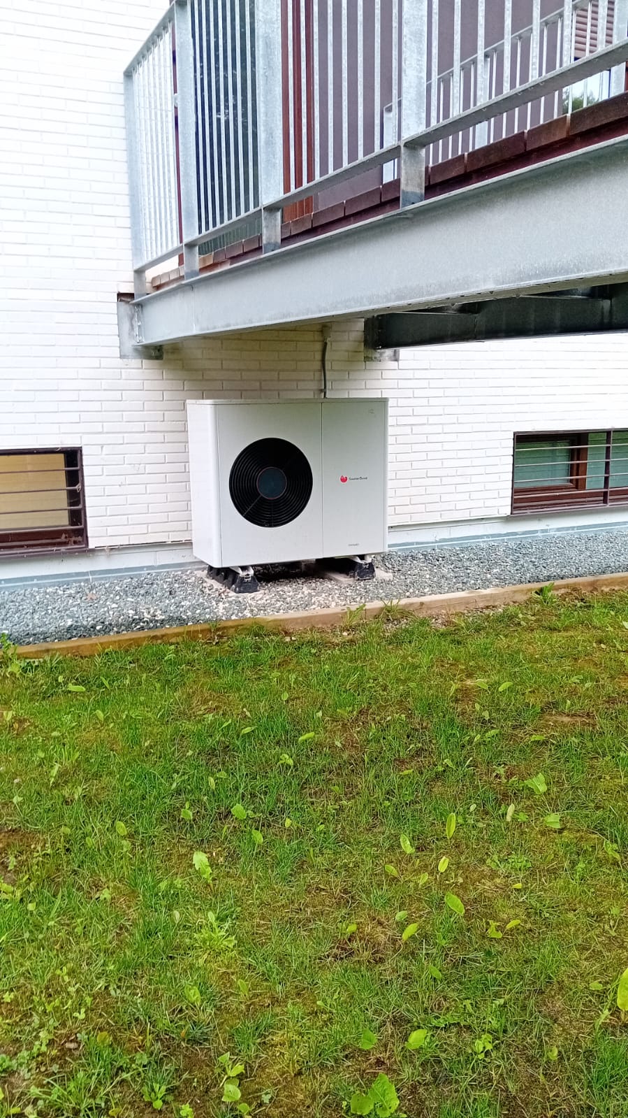 AEROTERMIA SAUNIER DUVAL APORTE RENOVABLE BLOQUE VIVIENDAS EN DONEZTEBE-SANTESTEBAN (NAVARRA)