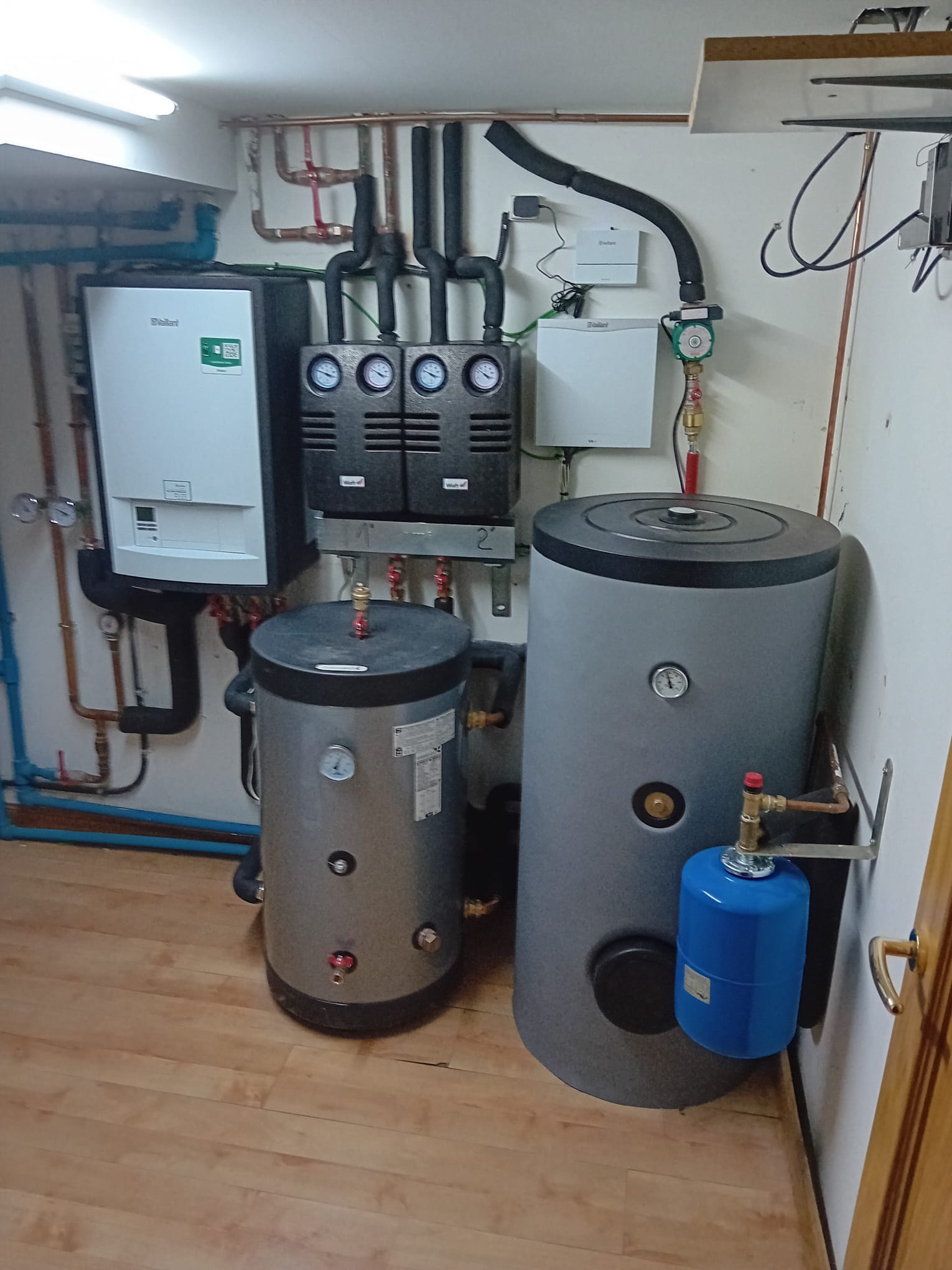 AEROTERMIA VAILLANT INSTALACION INTERIOR VILLA PAMPLONA